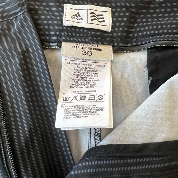 Adidas golf shorts. Worn 2 or 3 times. Size 36 - Picture 3 of 3